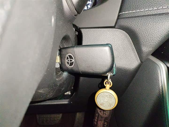 Фото 9 - Toyota RAV4