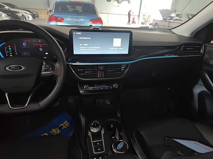 Фото 13 - Ford Focus