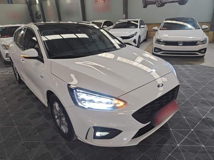 Фото 4 - Ford Focus