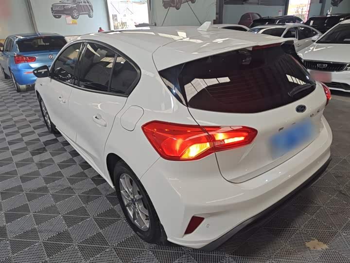 Фото 5 - Ford Focus