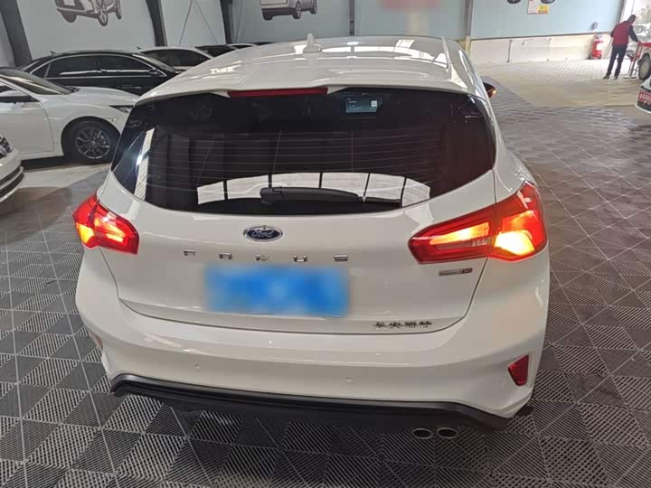 Фото 6 - Ford Focus