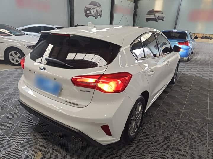 Фото 7 - Ford Focus