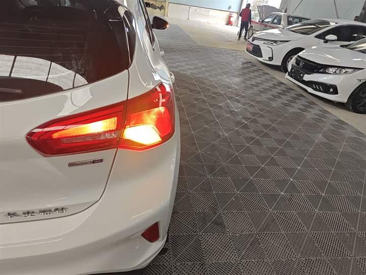 Фото 8 - Ford Focus