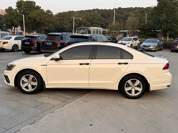 Фото 3 - Volkswagen Lamando L