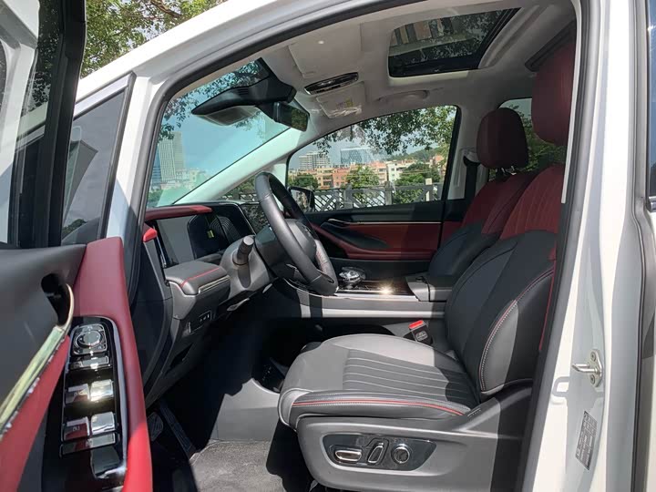 Фото 14 - GAC Trumpchi E9