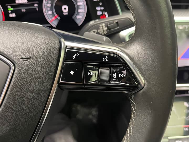 Фото 16 - Audi A6L