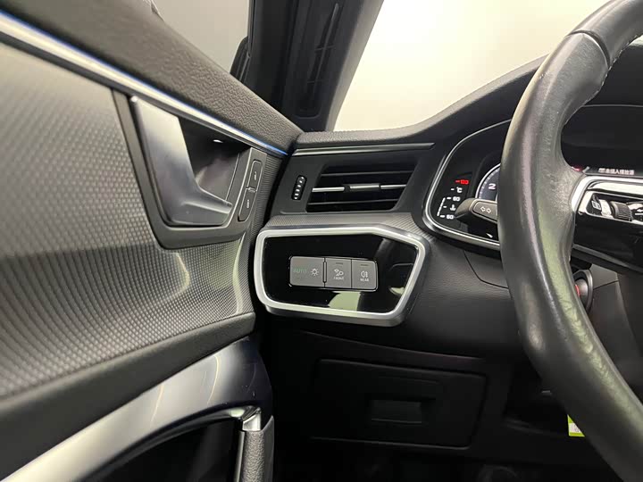 Фото 17 - Audi A6L