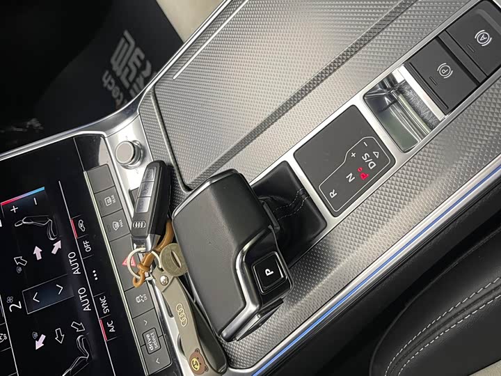 Фото 21 - Audi A6L