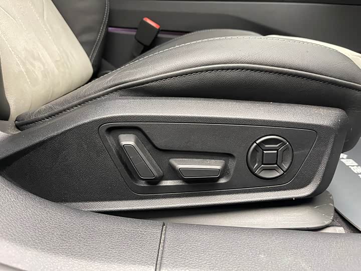 Фото 26 - Audi A6L