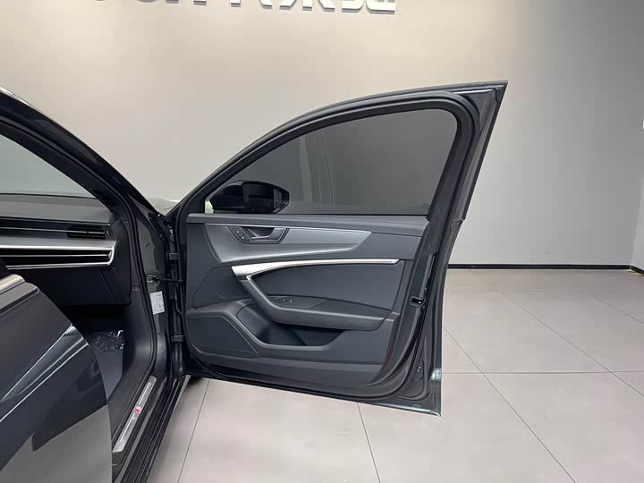 Фото 27 - Audi A6L