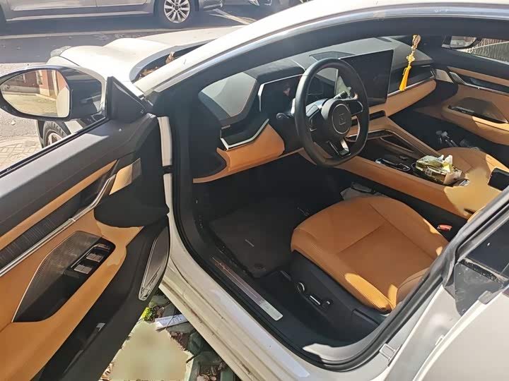 Фото 14 - Zeekr 001