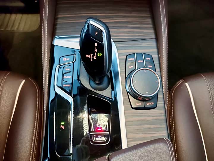 Фото 11 - BMW 5 Series