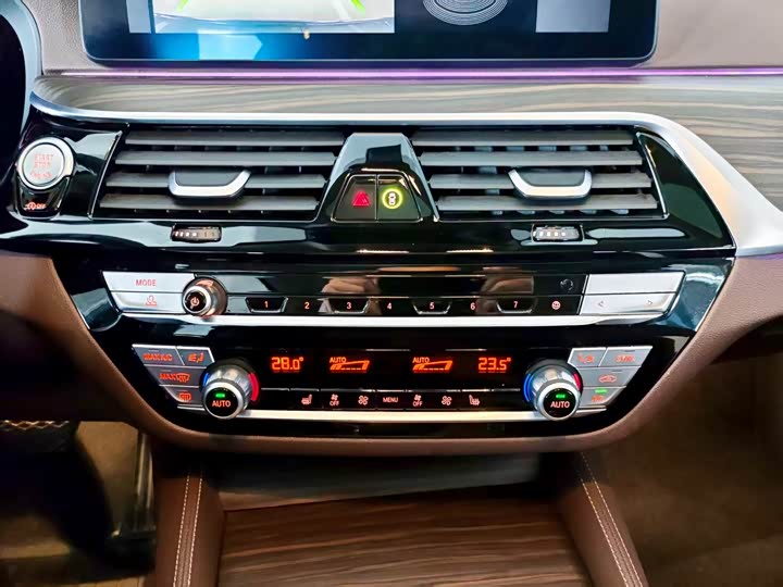 Фото 13 - BMW 5 Series