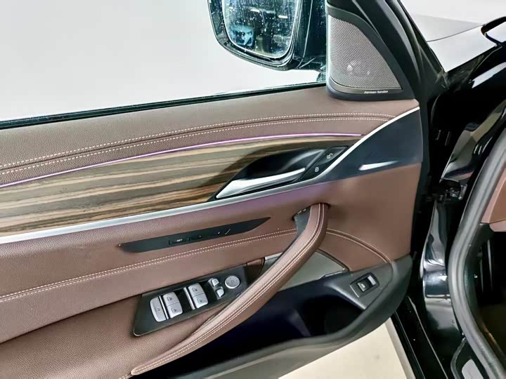 Фото 18 - BMW 5 Series