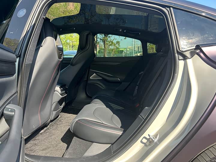 Фото 16 - Xiaomi SU7