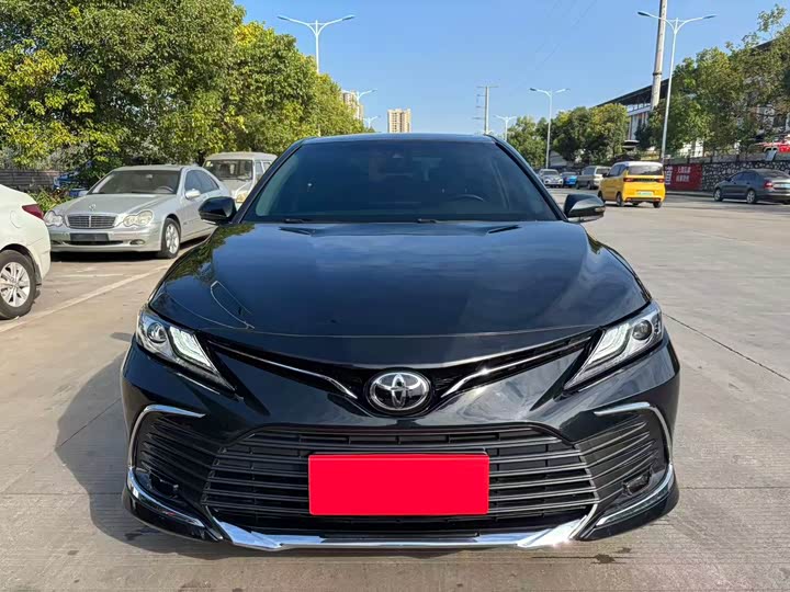 Фото 2 - Toyota Camry