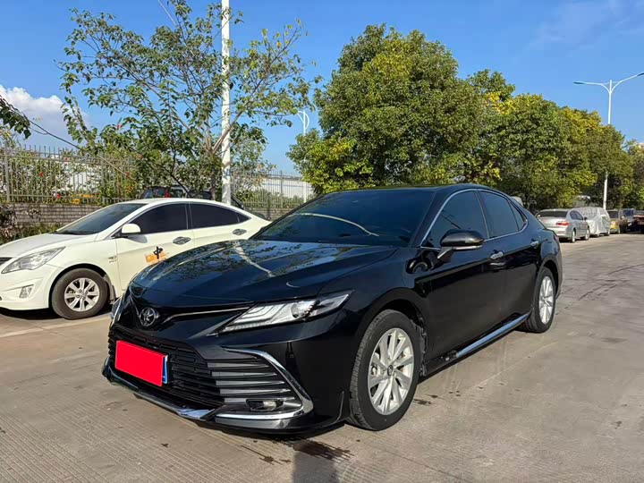 Фото 3 - Toyota Camry