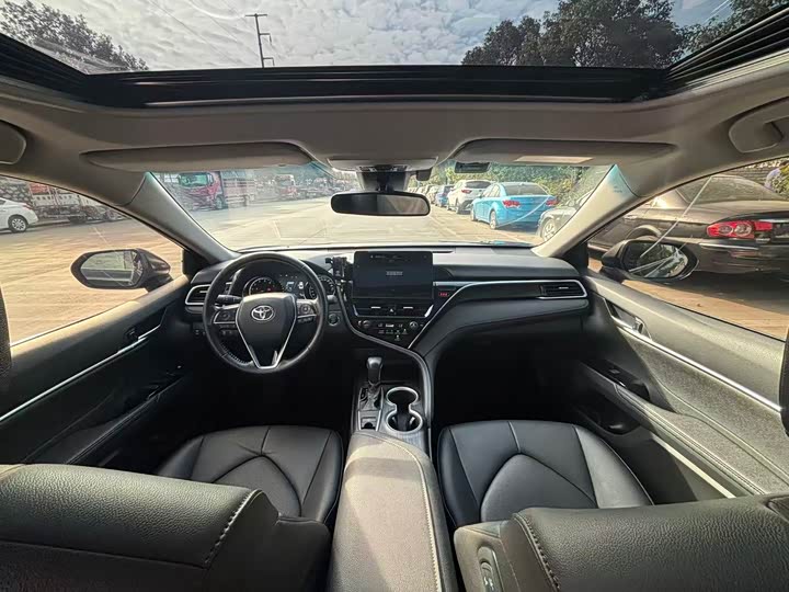 Фото 5 - Toyota Camry