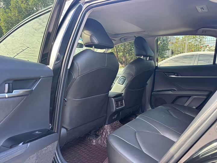 Фото 6 - Toyota Camry