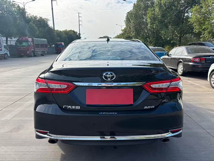 Фото 8 - Toyota Camry