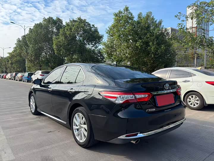 Фото 9 - Toyota Camry