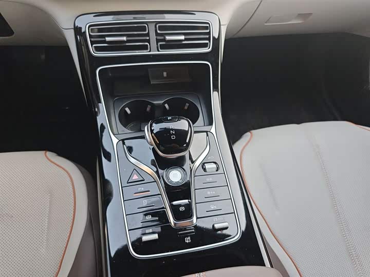 Фото 14 - BYD Qin Plus