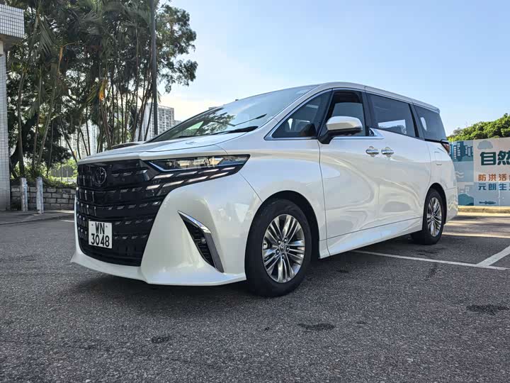 Фото 1 - Toyota Alphard