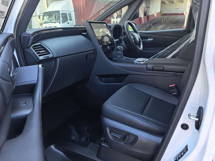 Фото 4 - Toyota Alphard