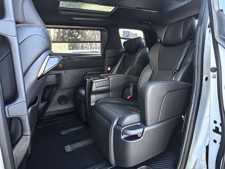 Фото 5 - Toyota Alphard