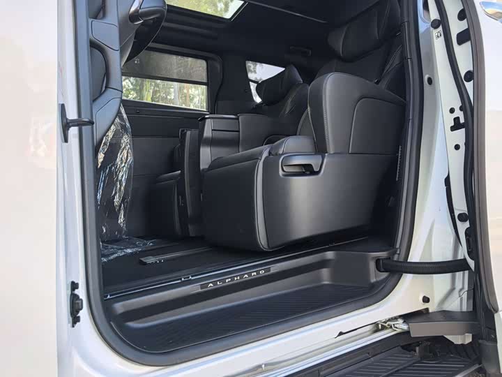 Фото 7 - Toyota Alphard