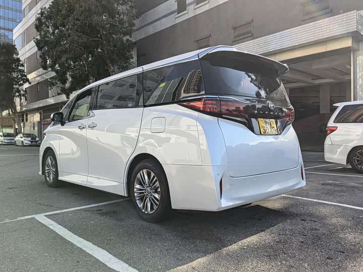 Фото 9 - Toyota Alphard