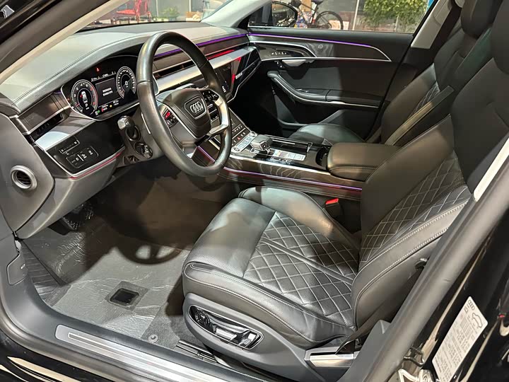 Фото 12 - Audi A8