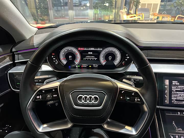 Фото 13 - Audi A8