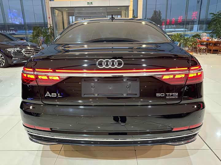 Фото 3 - Audi A8