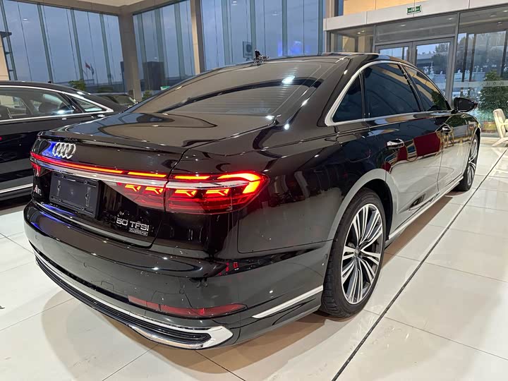 Фото 4 - Audi A8