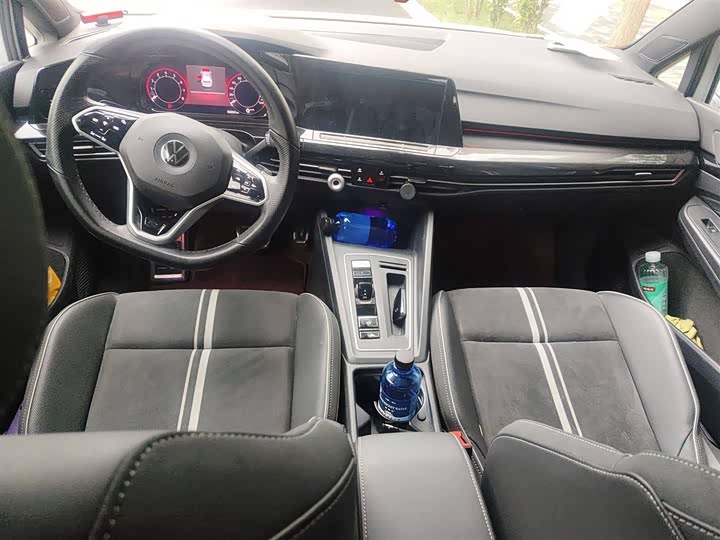 Фото 13 - Volkswagen Golf