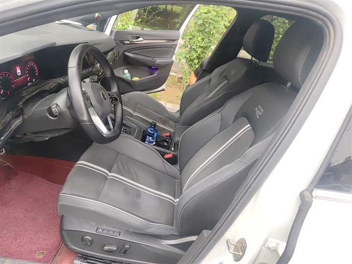 Фото 8 - Volkswagen Golf