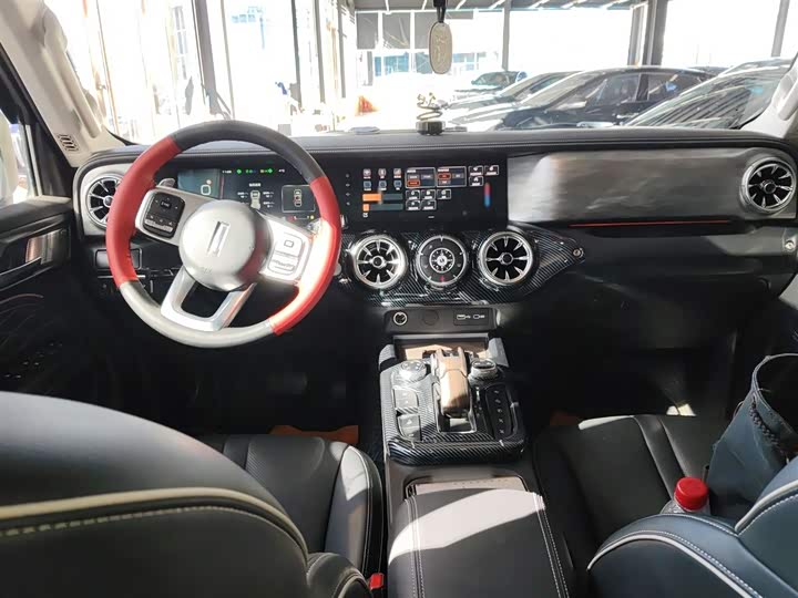 Фото 10 - Tank 300