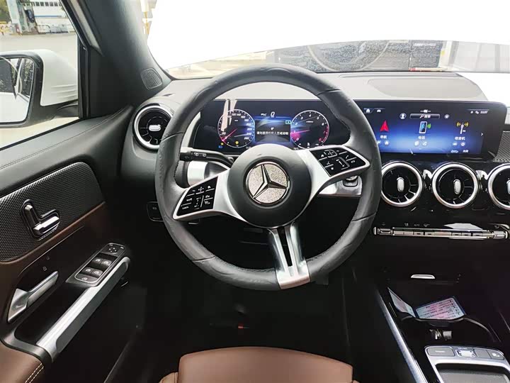 Фото 11 - Mercedes-Benz GLB-Class