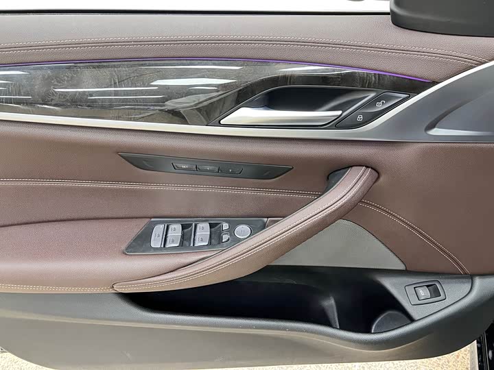 Фото 12 - BMW 5 Series