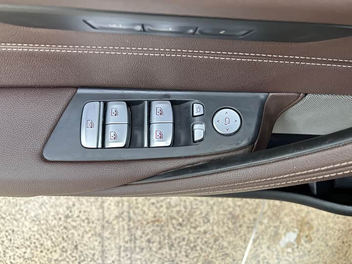 Фото 13 - BMW 5 Series