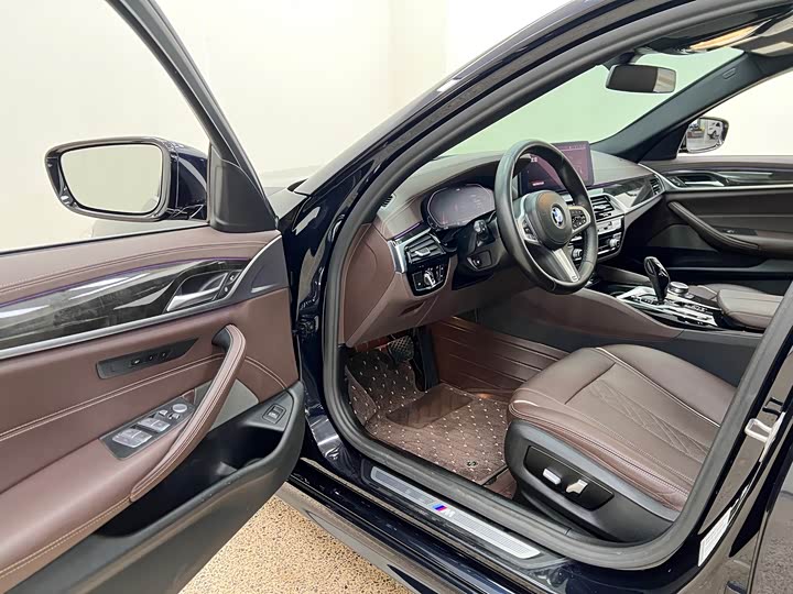 Фото 14 - BMW 5 Series