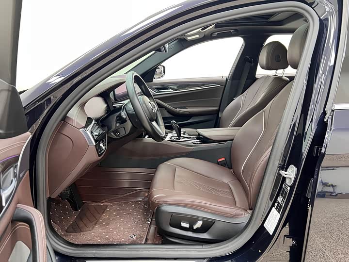 Фото 16 - BMW 5 Series