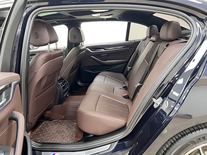 Фото 17 - BMW 5 Series