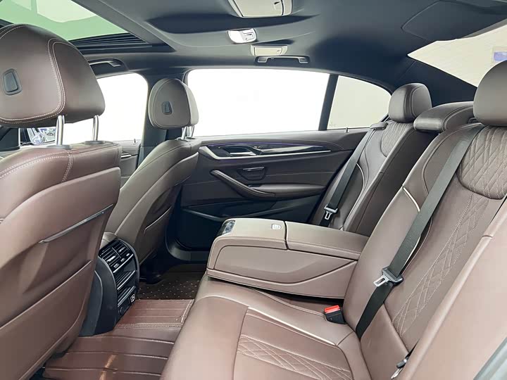 Фото 19 - BMW 5 Series