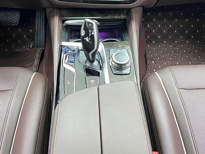 Фото 25 - BMW 5 Series