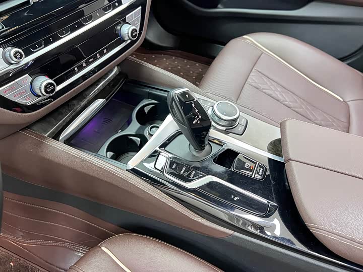 Фото 30 - BMW 5 Series