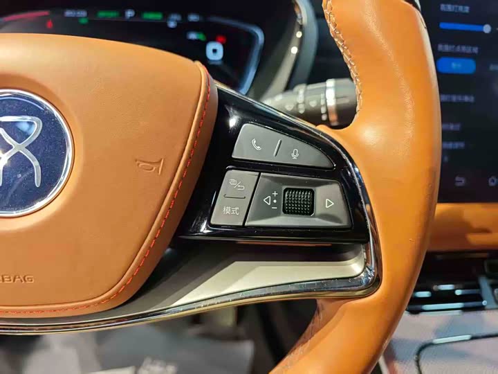 Фото 19 - BYD Han