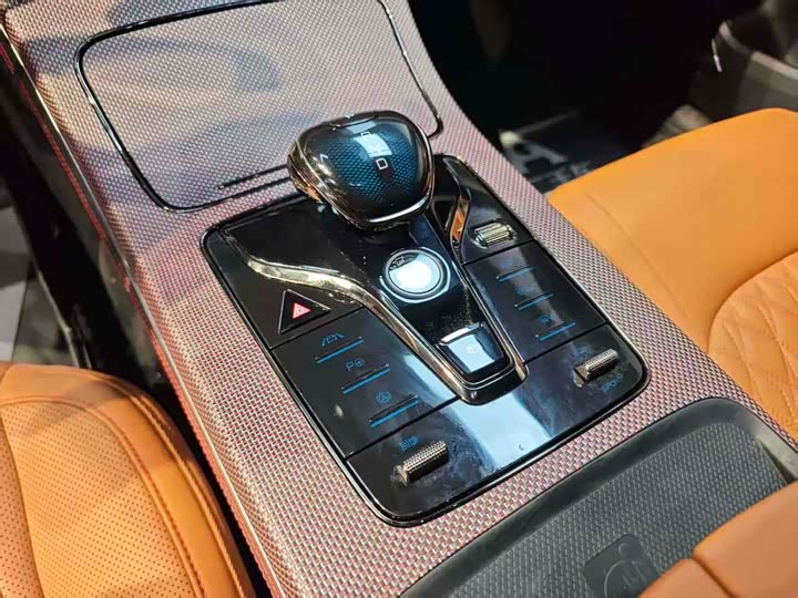 Фото 20 - BYD Han