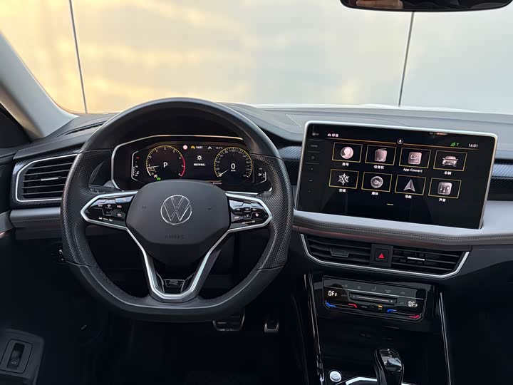 Фото 10 - Volkswagen Tayron X